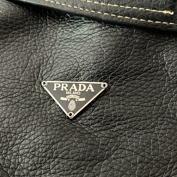 Prada bag in beautiful condition - Picture 10 of 10